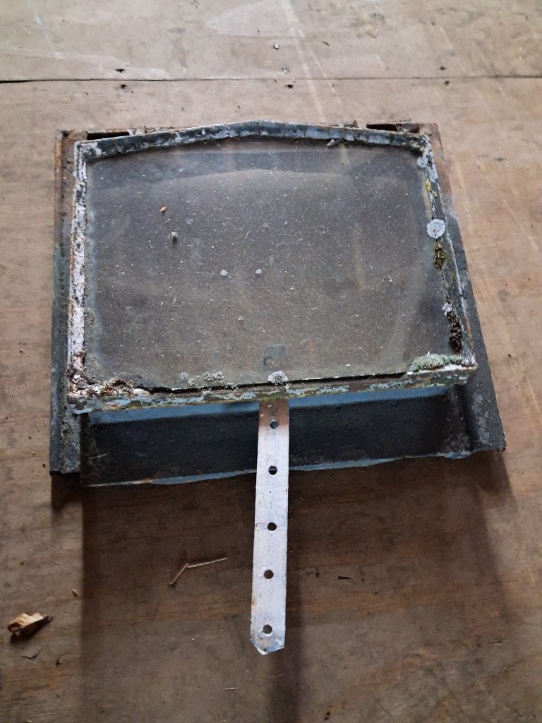Ouderwets gietijzeren dakraam, Doe-het-zelf en Verbouw, Glas en Ramen, Ophalen, Gebruikt, Minder dan 80 cm, Minder dan 80 cm
