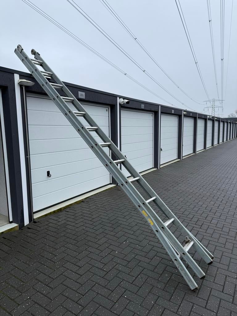 Dirks ladder met muurafhouder - Z-43530, Ophalen, Gebruikt, Ladder, 4 meter of meer