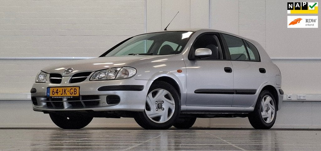 Nissan Almera 1.8i 16V Comfort Automaat Airco Trekhaak Garan, Auto's, Nissan, Stof, Gebruikt, Zwart, Origineel Nederlands