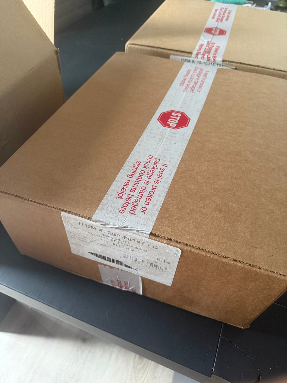 Crown zenith sealed elite trainer box case, Ophalen of Verzenden, Zo goed als nieuw, Boosterbox
