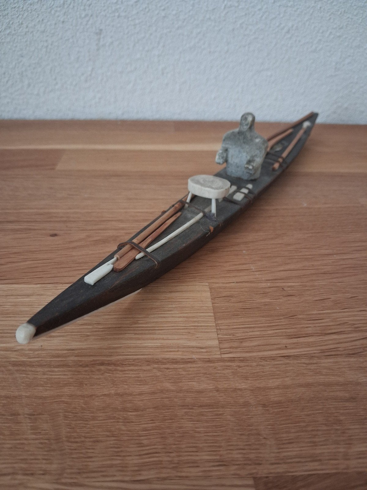 Inuit Kajak met Jager en Jachtgerei - Handgemaakt Kunstwerk, Ophalen of Verzenden