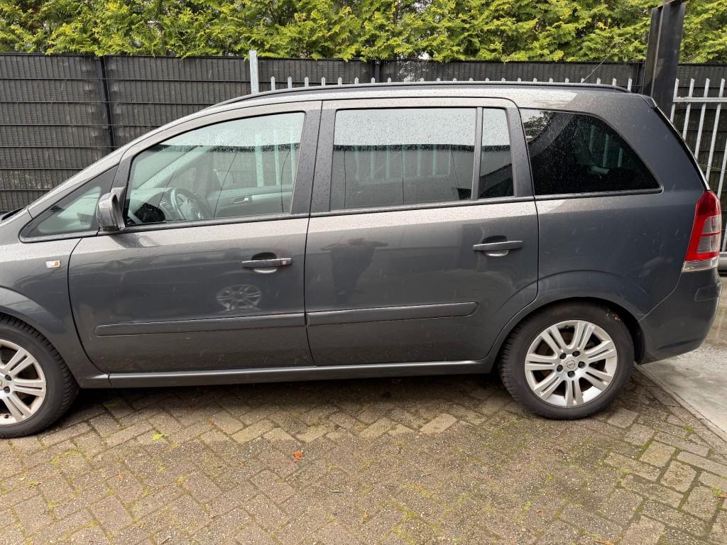 Opel ZAFIRA 1.8 EDITION 7 Persoons, Trekhaak, airco, Auto's, Opel, Voorwielaandrijving, Euro 5, Gebruikt, 4 cilinders