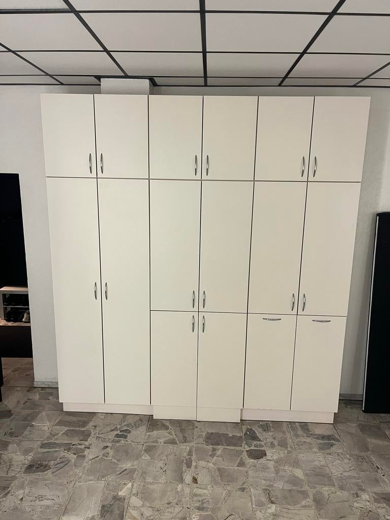 Witte kast met diverse opbergmogelijkheden, Huis en Inrichting, Kasten | Wandmeubels, Zo goed als nieuw, 200 cm of meer, Minder dan 150 cm