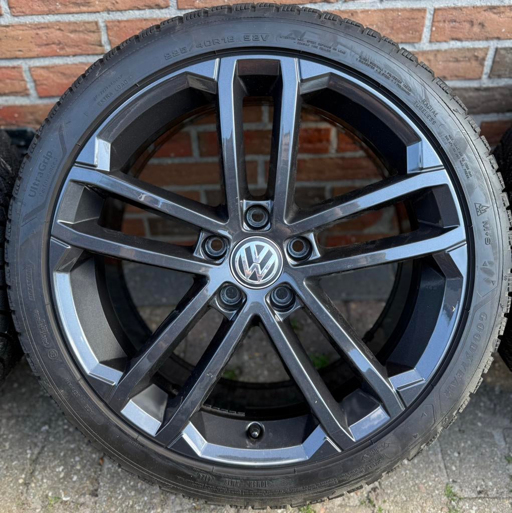 ✅ 18” Originele VW Nogaro Velgen Nieuwstaat + ZGAN banden, 18 inch, Gebruikt, Banden en Velgen, Personenwagen