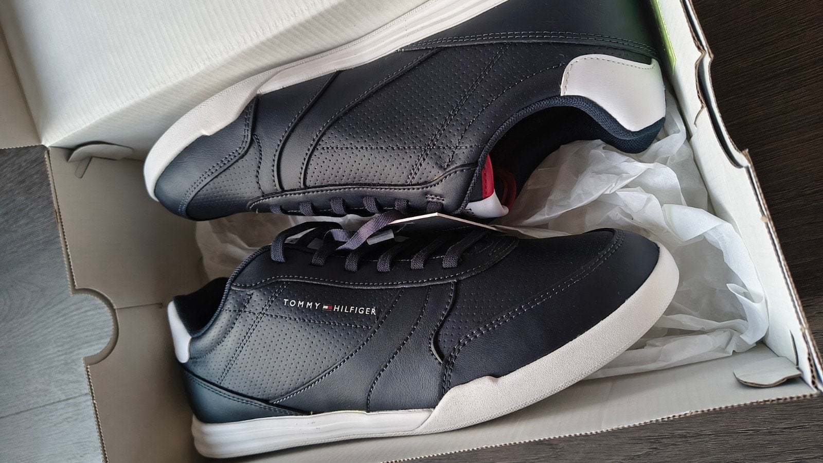 Tommy Hilfiger leren sneaker 43 nieuw, Ophalen of Verzenden, Nieuw