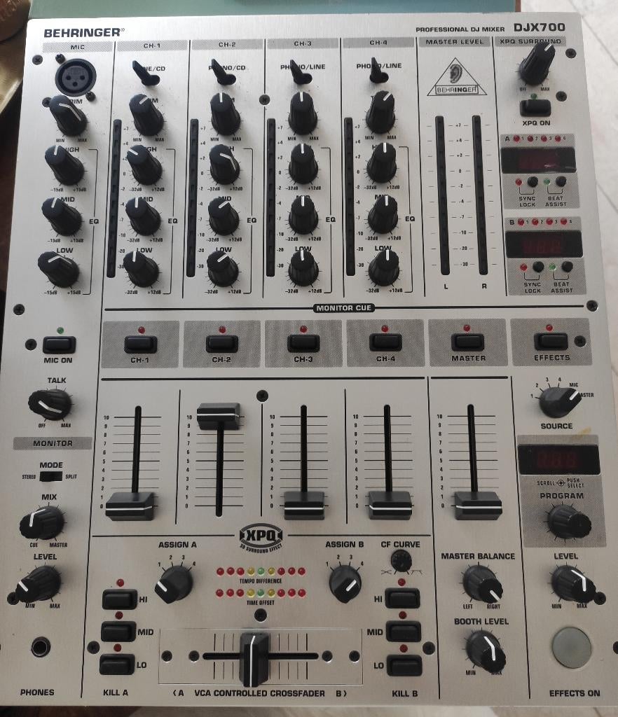 Behringer D.J Mixer DJX700, Ophalen, Zo goed als nieuw, 10 tot 20 kanalen