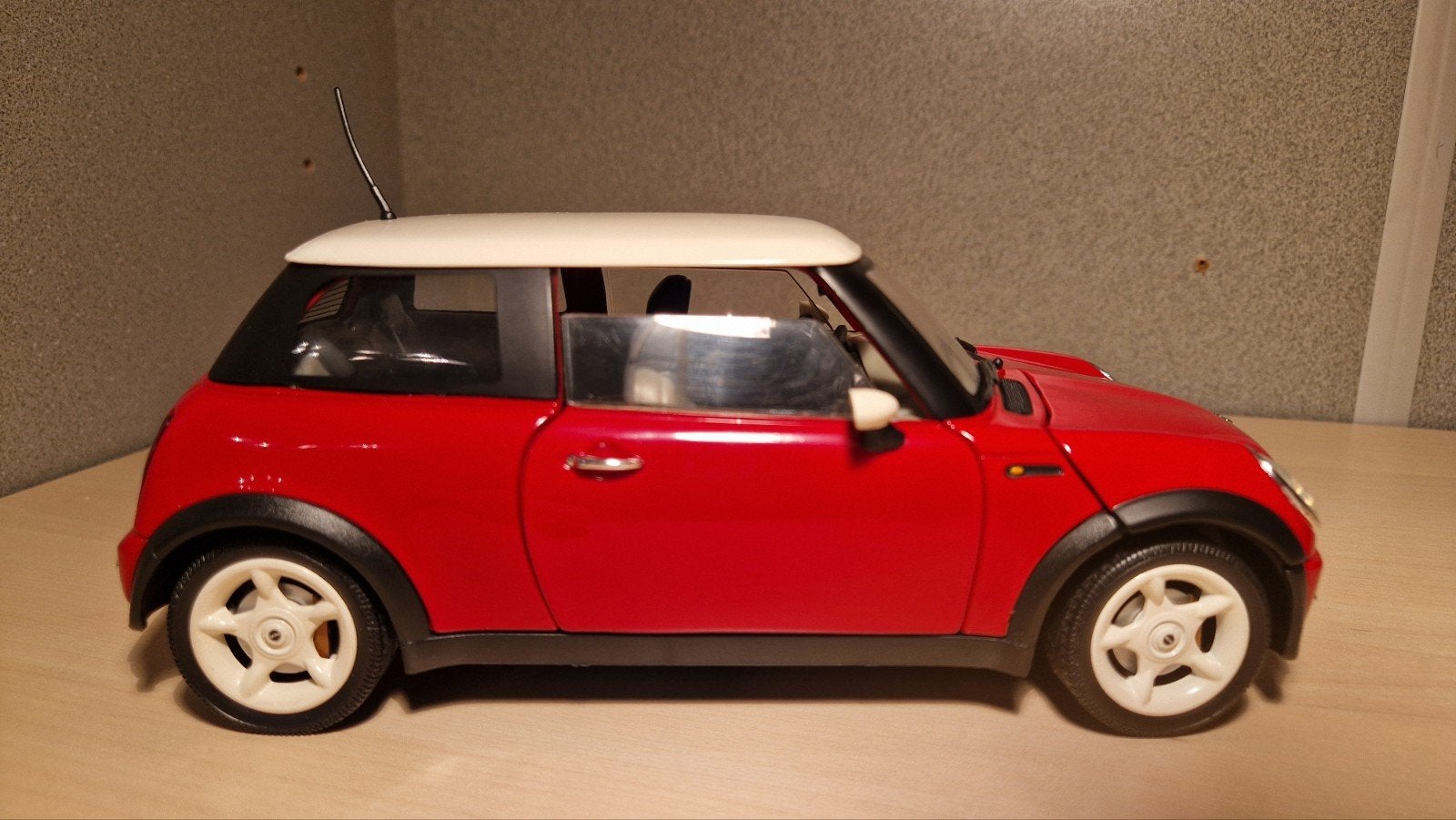 Mini Cooper S modelauto 1:18 - Rood met wit dak, Ophalen of Verzenden