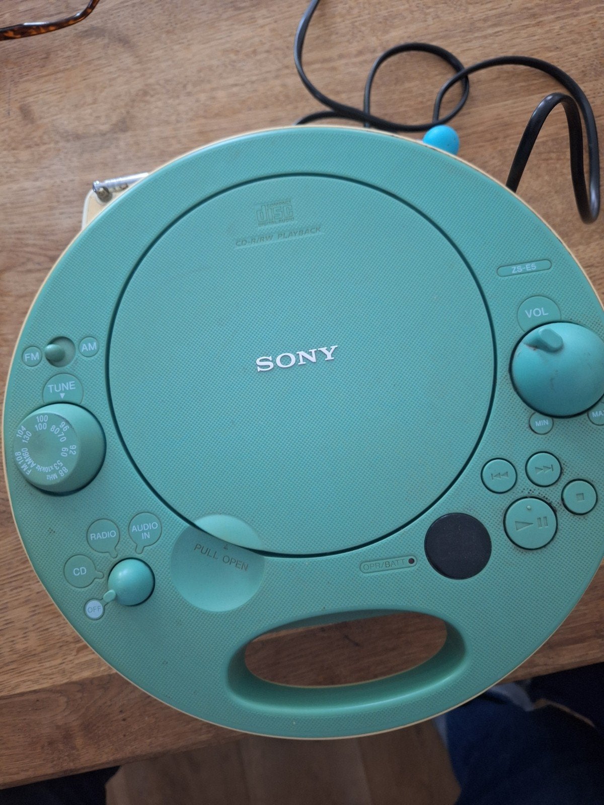 Sony Portable CD Radio Speler ZS-E5 - Werkt uitstekend, Ophalen of Verzenden, Zo goed als nieuw, Radio, Met cd-speler