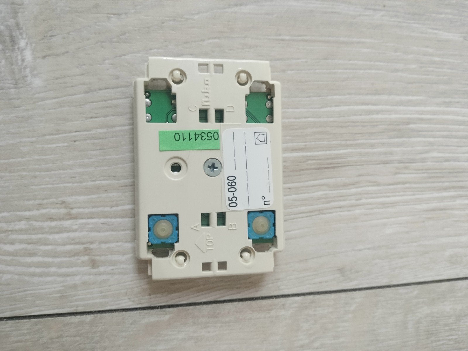 Niko 05-060 Busdrukknop met 2 contacten - Nieuw, Ophalen, Nieuw, Overige merken, Overige typen
