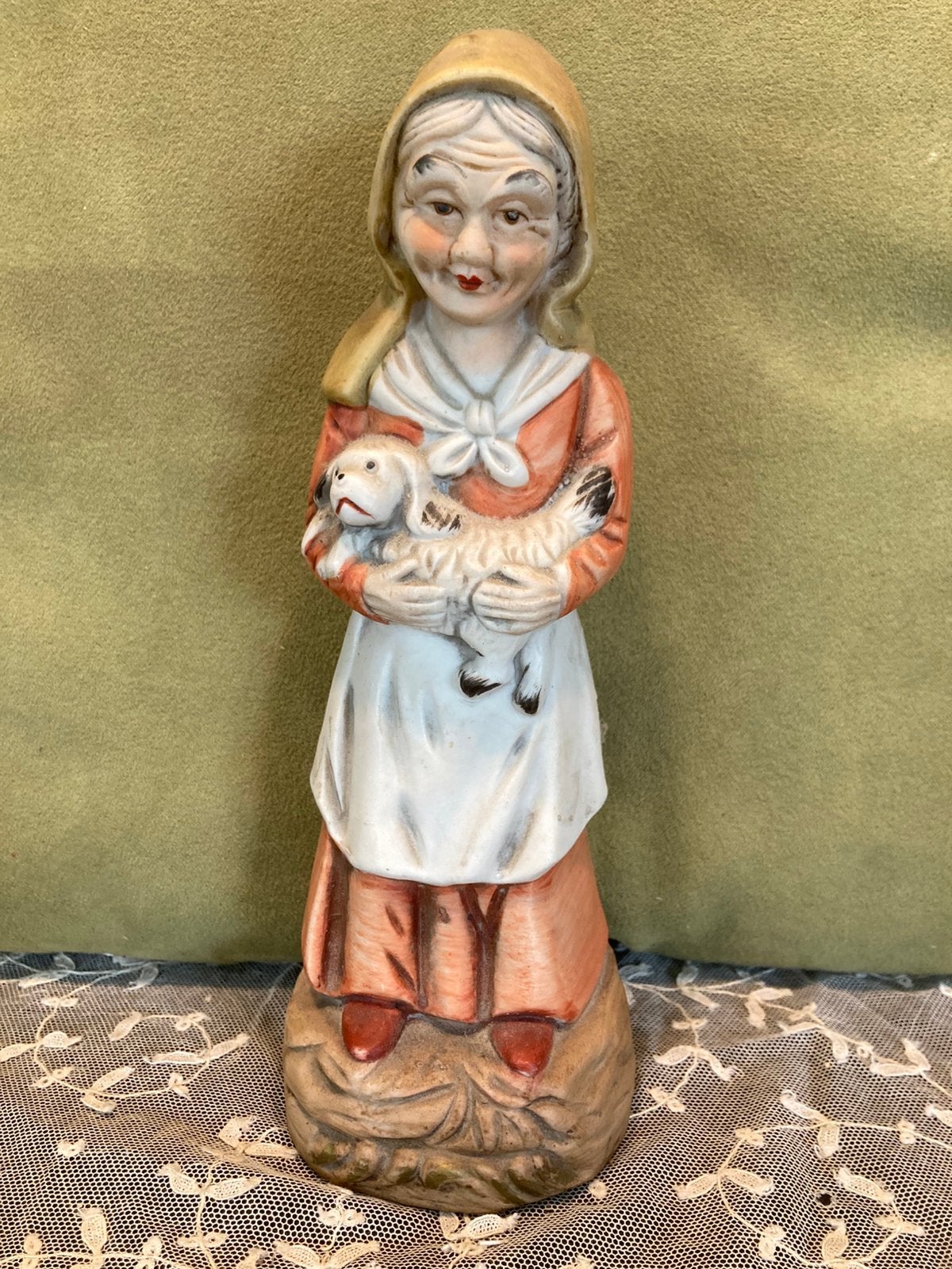 Beeldje vrouw met hondje (130825), Verzamelen, Ophalen of Verzenden, Gebruikt, Mens