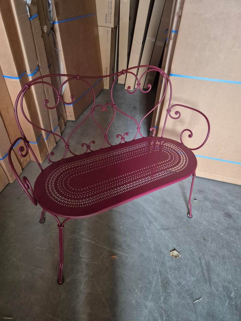 Nieuwe Fermob 1900 tuinbank cerise noir, Tuin en Terras, Ophalen, Nieuw, Hout