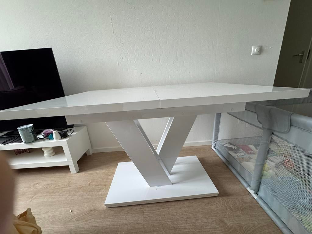 Uitschuifbare eettafel Moris hoogglans wit, Huis en Inrichting, Tafels | Eettafels, Nieuw, 150 tot 200 cm, Vier personen, Rechthoekig