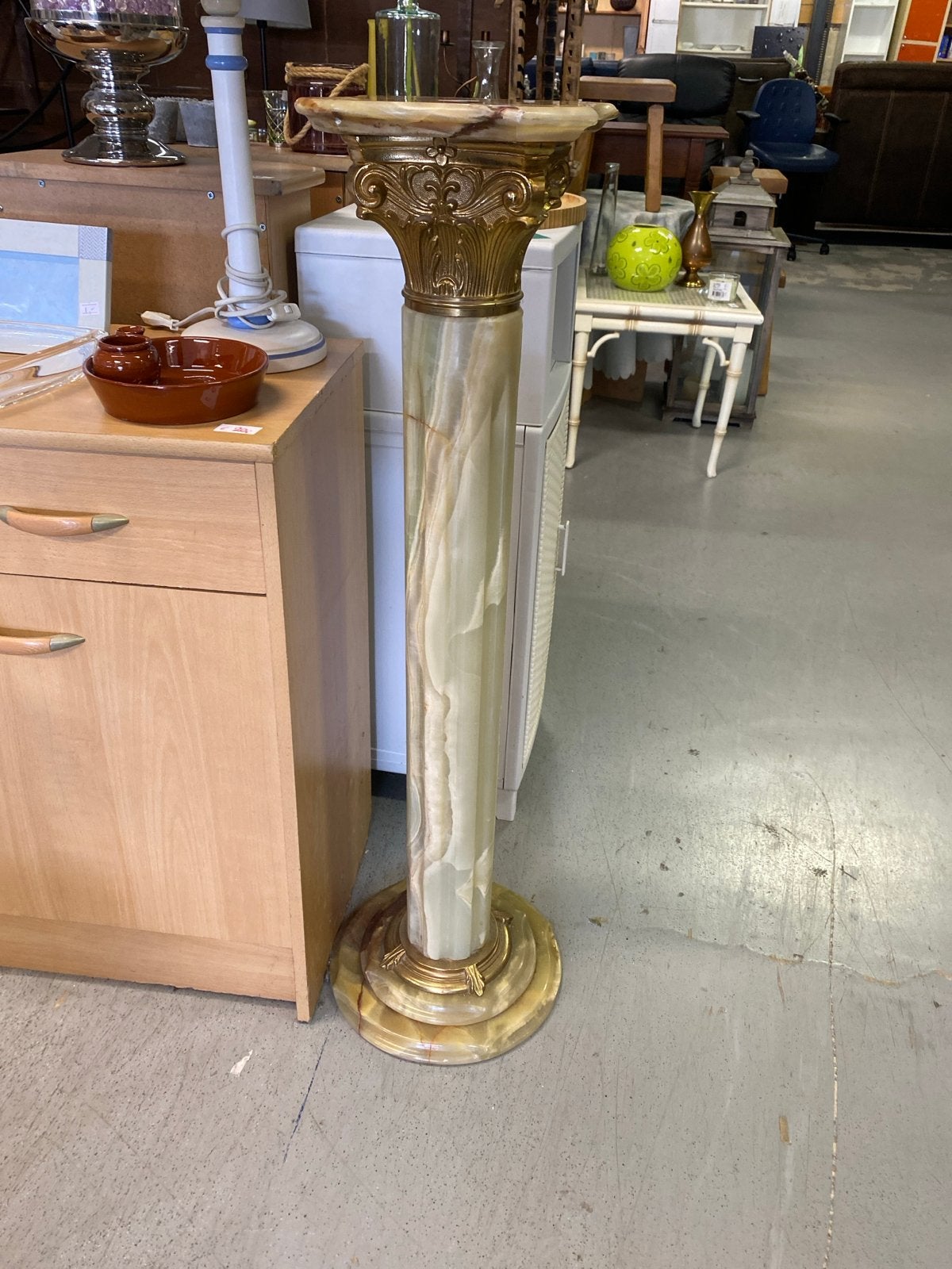 Elegante Onyx Sokkel met Gouden Details, Ophalen of Verzenden