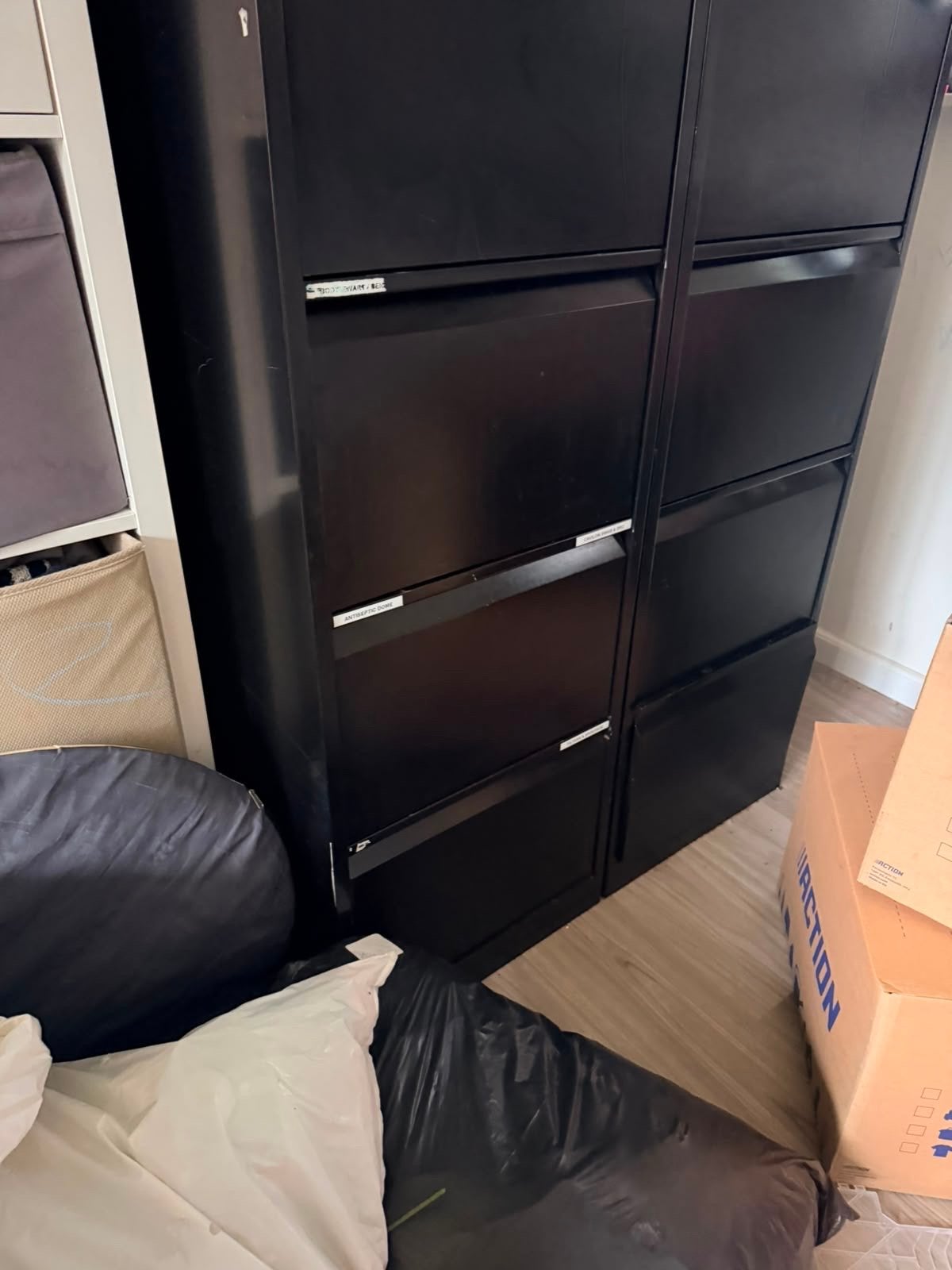Zwarte metalen archiefkasten met hangmappen, Ophalen, Gebruikt, 100 tot 150 cm, Meerdere deuren