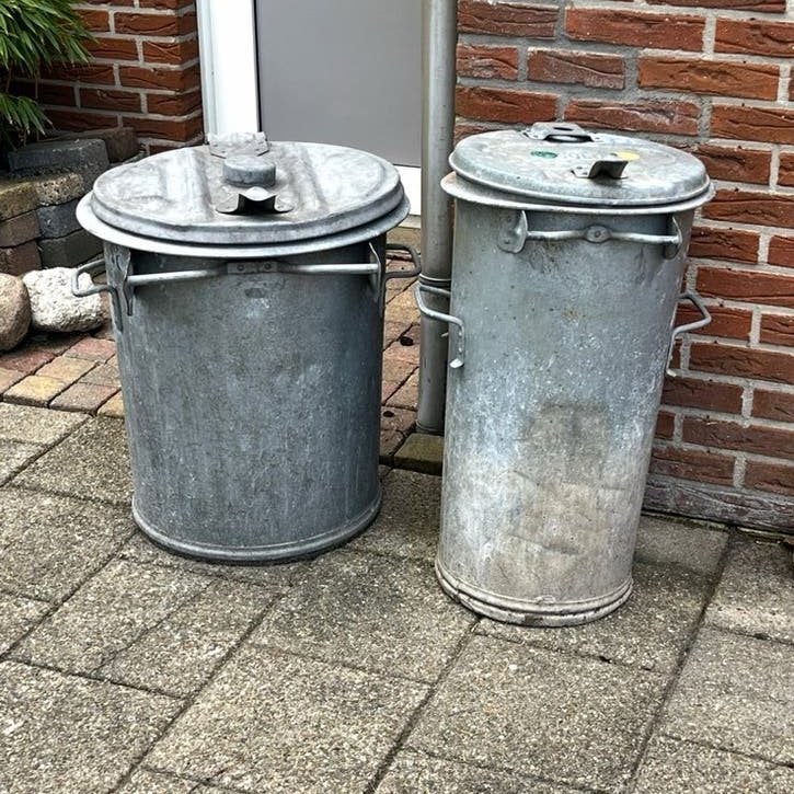 Zinken prullenbakken, Ophalen, Zo goed als nieuw, Rond, Metaal