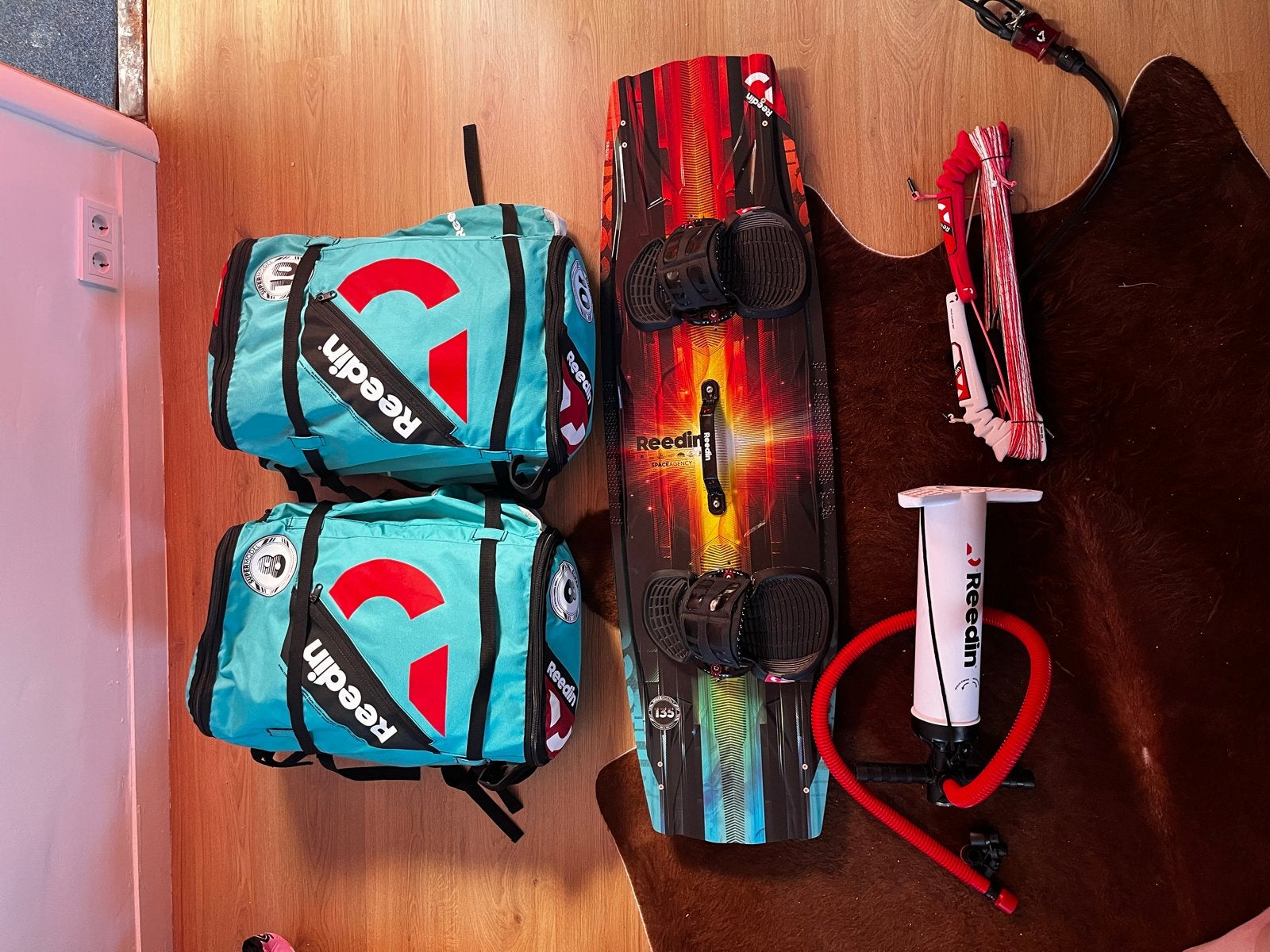 Reedin Supermodel HTF3, 8m2 10m2 kite set. Zo goed als nieuw, Watersport en Boten, Ophalen, Kitesurf-set, Twintip, 10 m²
