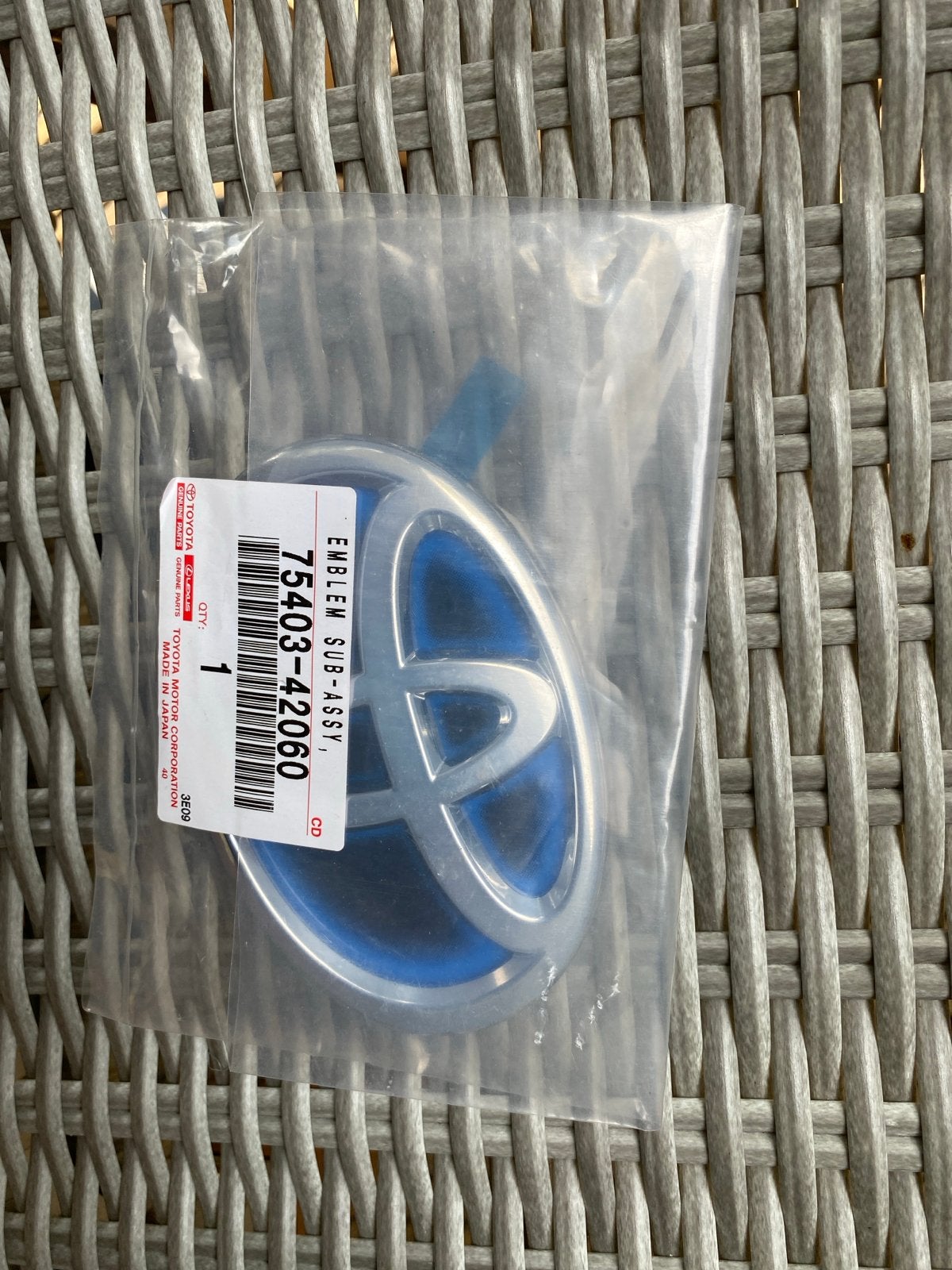 Origineel Toyota Hybride Embleem - Nieuw in Verpakking, Ophalen of Verzenden, Nieuw, Toyota