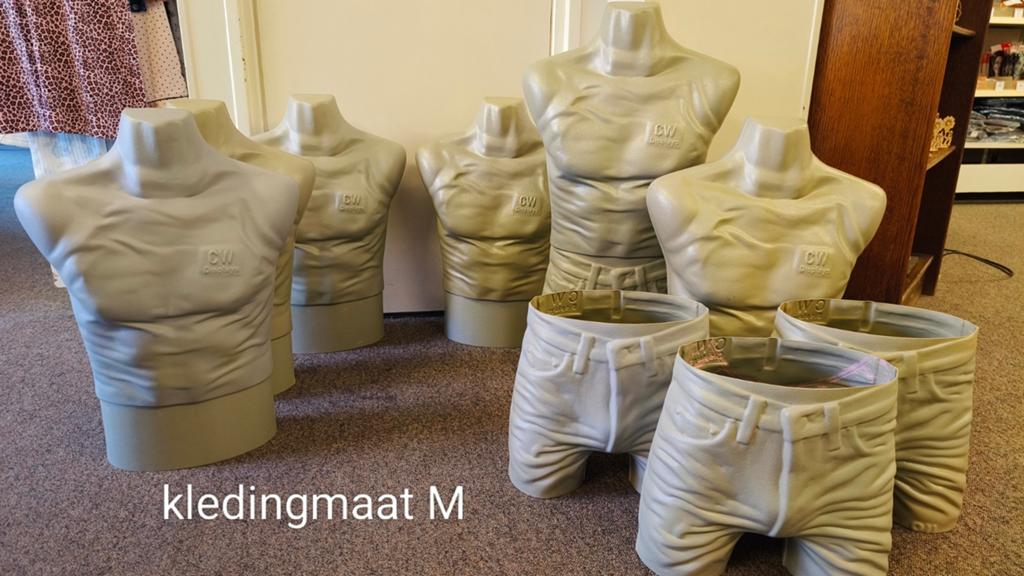 Vintage torso- en broekmannequins van CW displays, Ophalen
