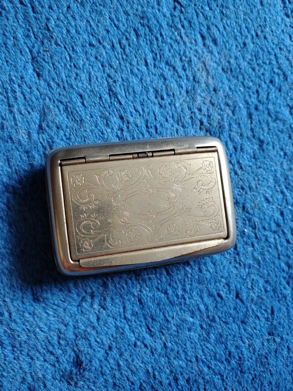 Vintage sigarettendoosje met gravure, Ophalen of Verzenden, Gebruikt, Tabaksdoos of Verpakking