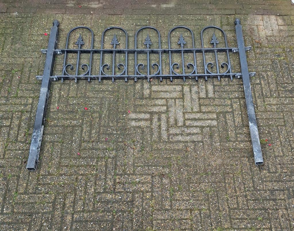 1 poort en 1 hekwerk  /  Sierhekwerk, Tuin en Terras, Ophalen, Met poort, Gebruikt, Sierhekwerk