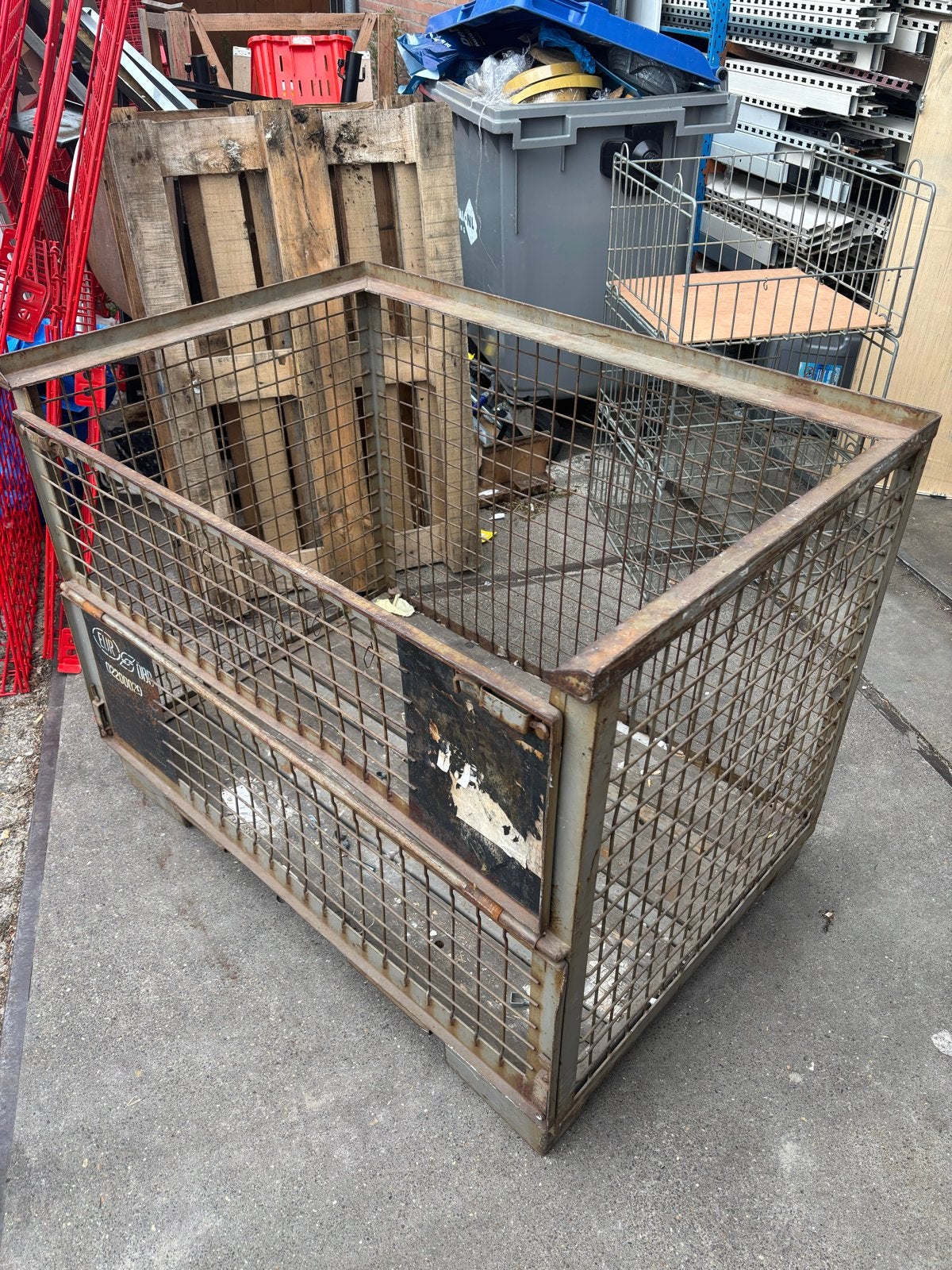 Metalen Gitterbox, Ophalen