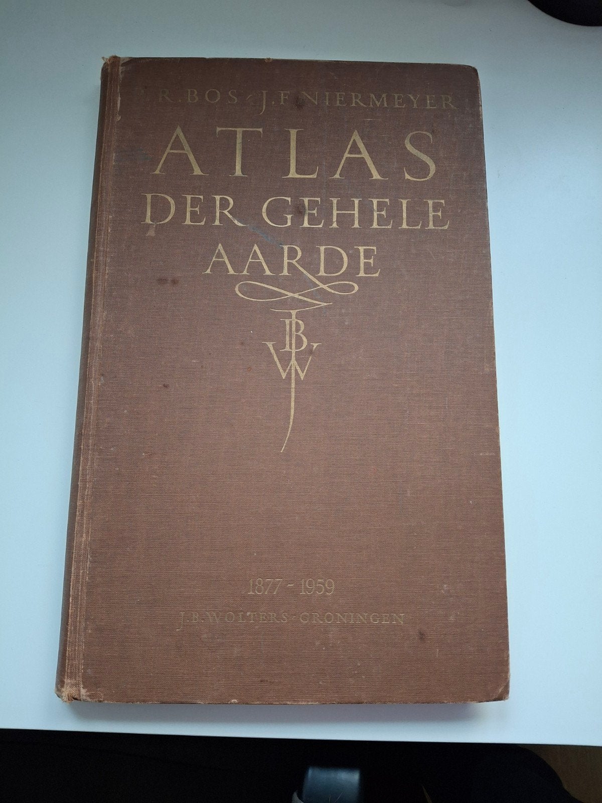 Bos-Niermeyer Schoolatlas der Gehele Aarde 1959, Boeken, Gelezen, Bosatlas, Ophalen of Verzenden, 1800 tot 2000