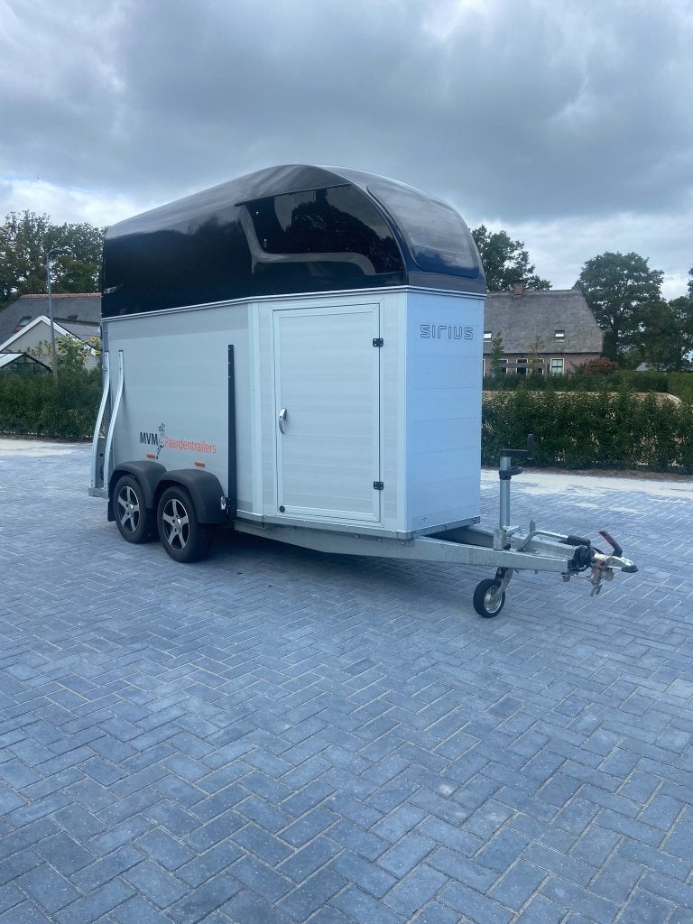 1 1/2 Prds Aluminium  Sirius S 45  met Zadelkamer., Ophalen of Verzenden, Zo goed als nieuw, Aluminium, 1½-paards trailer