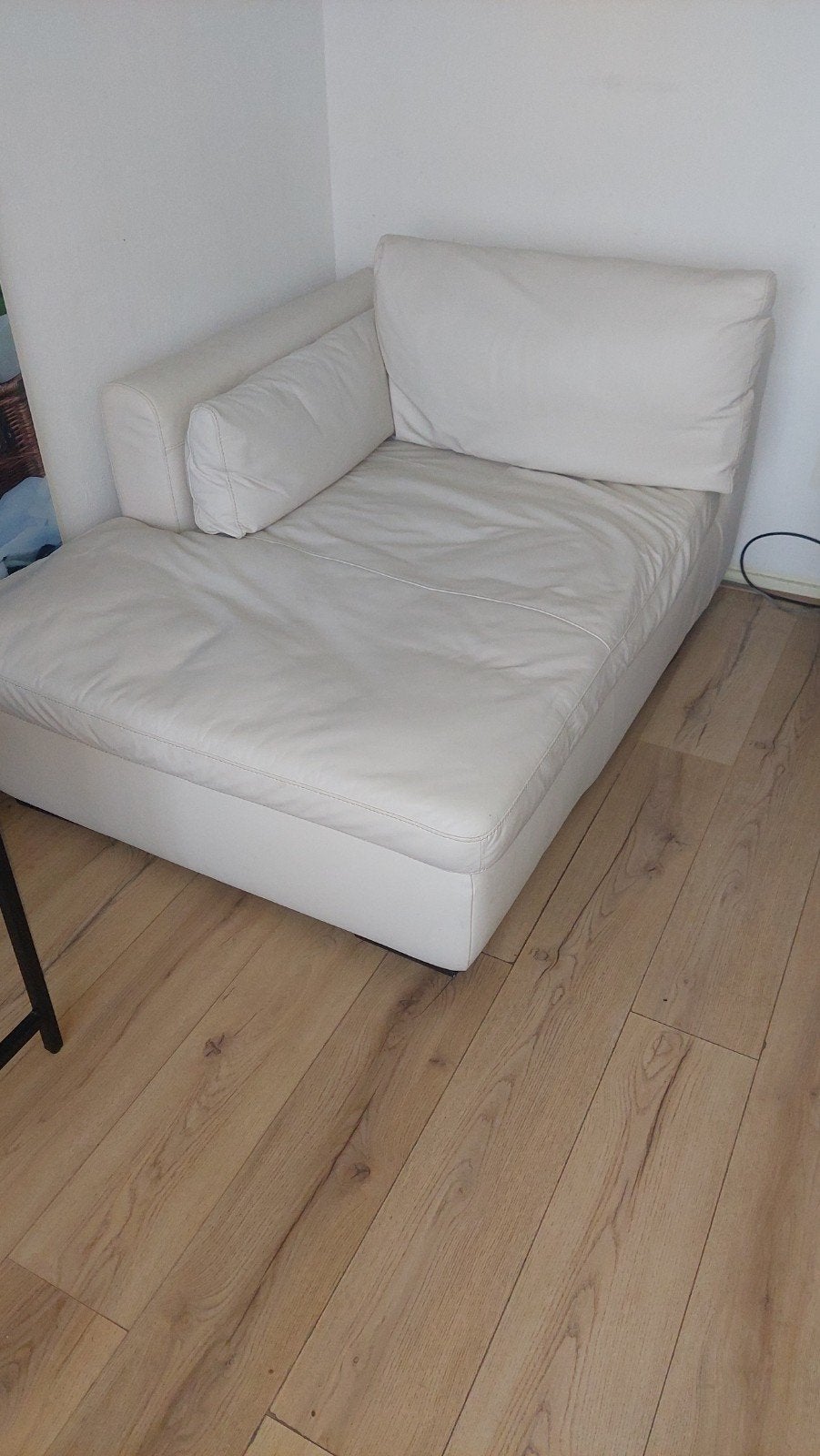 Comfortabele chaise longue van wit leer, Kunststof, Gebruikt, Eenpersoons, Ophalen of Verzenden