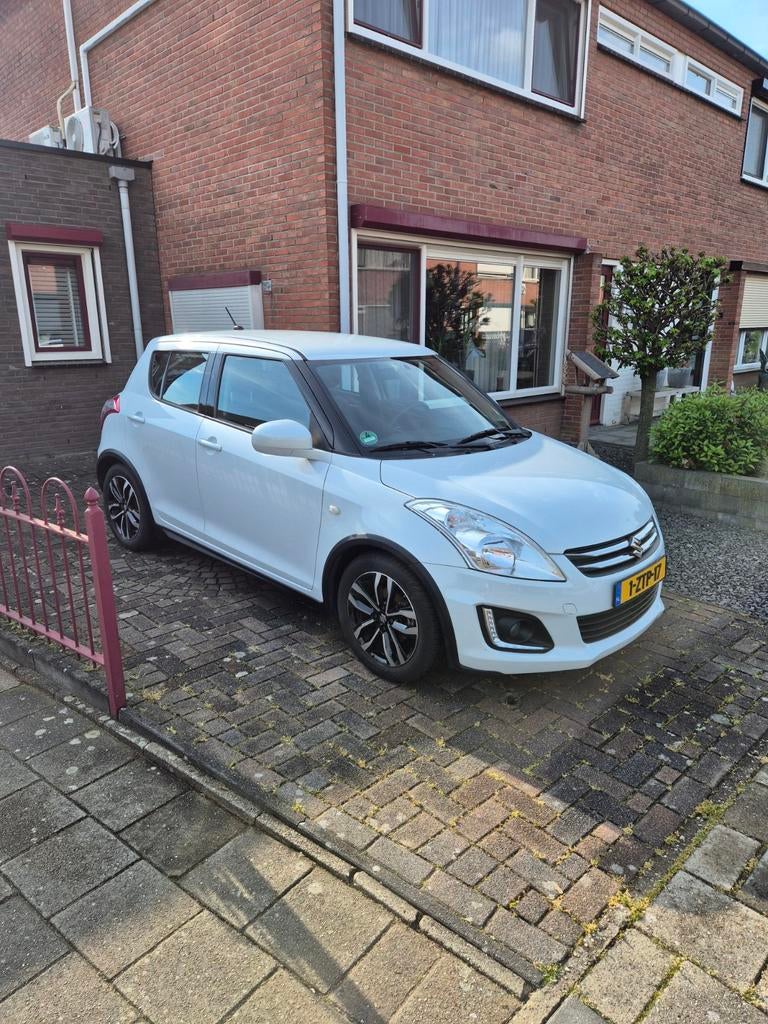 Suzuki Swift 1.2 5D 2015 Wit, Auto's, Suzuki, 4 cilinders, 400 kg, Origineel Nederlands, Handgeschakeld