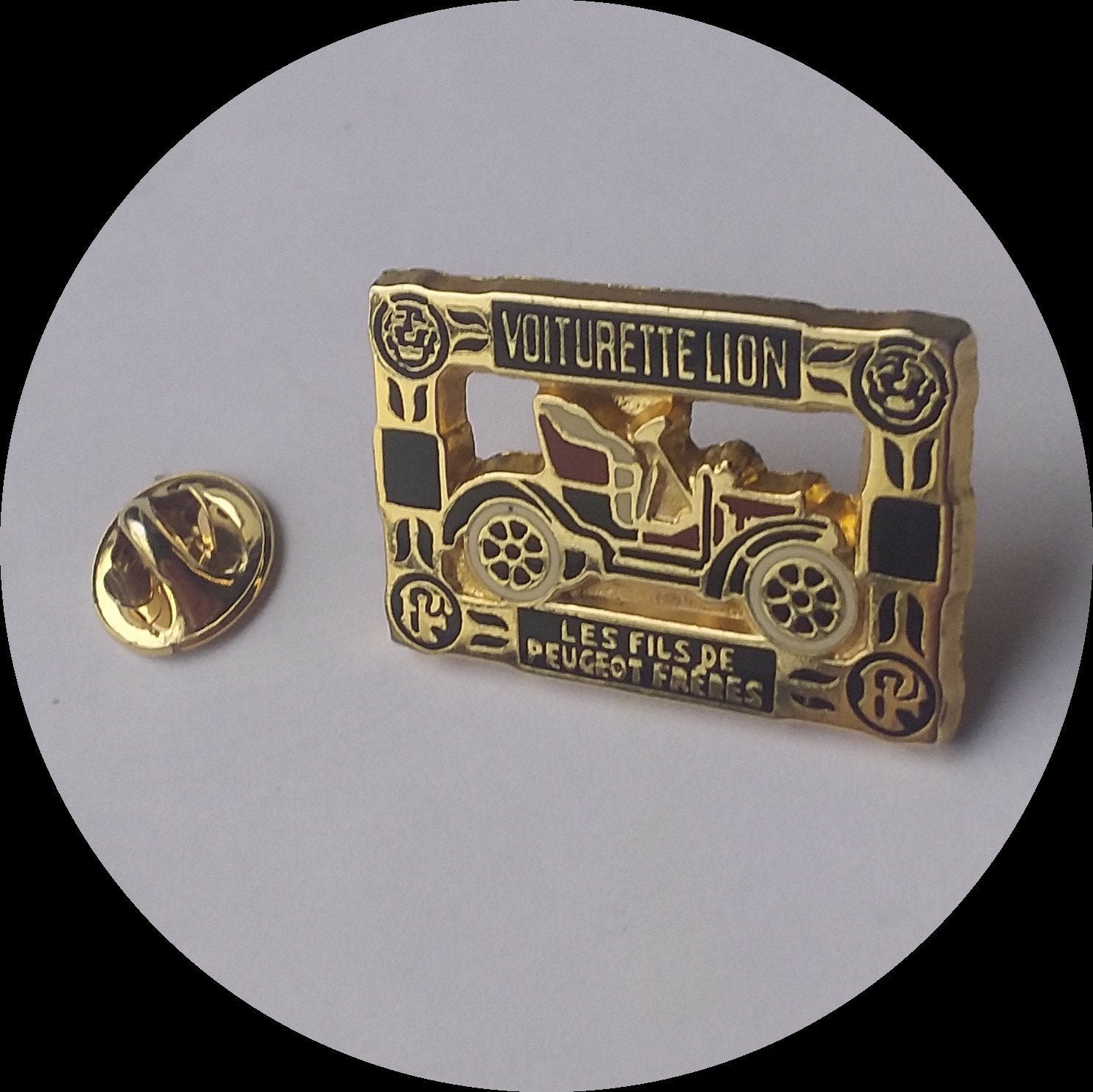 PEUGEOT pin Voiture LIon, Ophalen of Verzenden, Zo goed als nieuw, Transport, Speldje of Pin