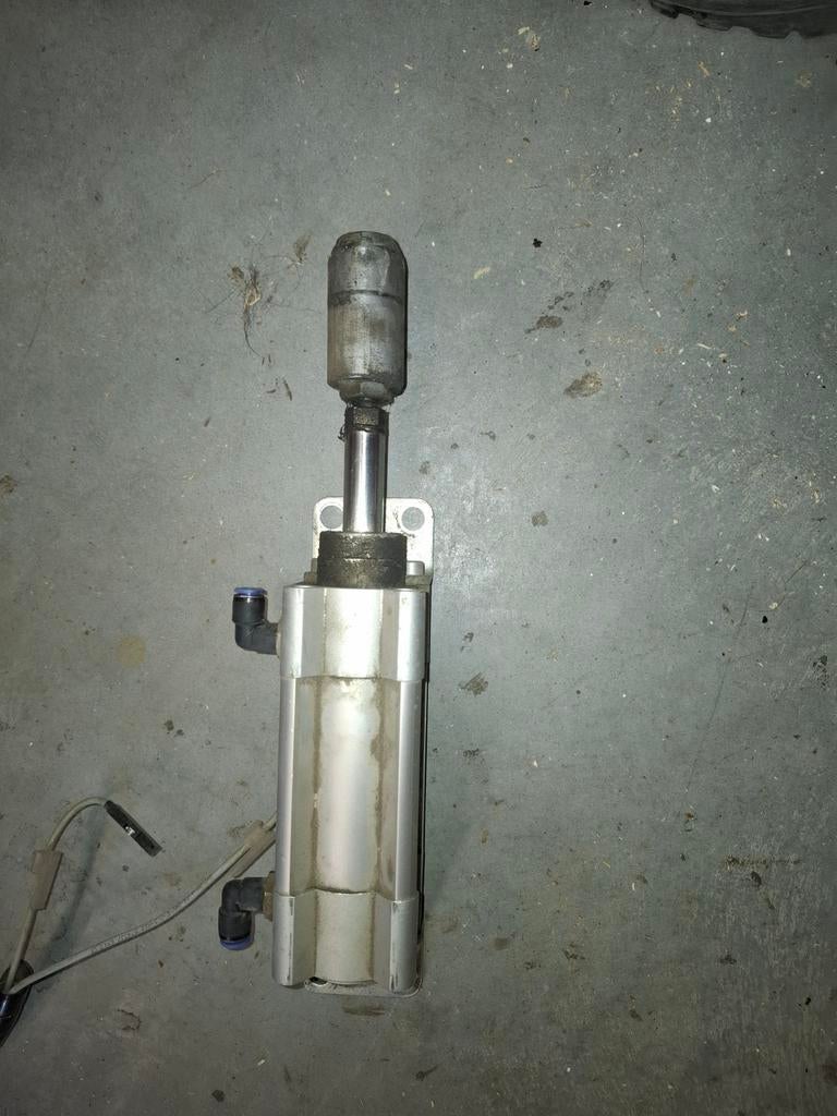 Festo DSBC-40-40-PPSA-N3 Pneumatische Cilinder, Doe-het-zelf en Verbouw, Compressors, Ophalen of Verzenden, Gebruikt, 10 bar of meer