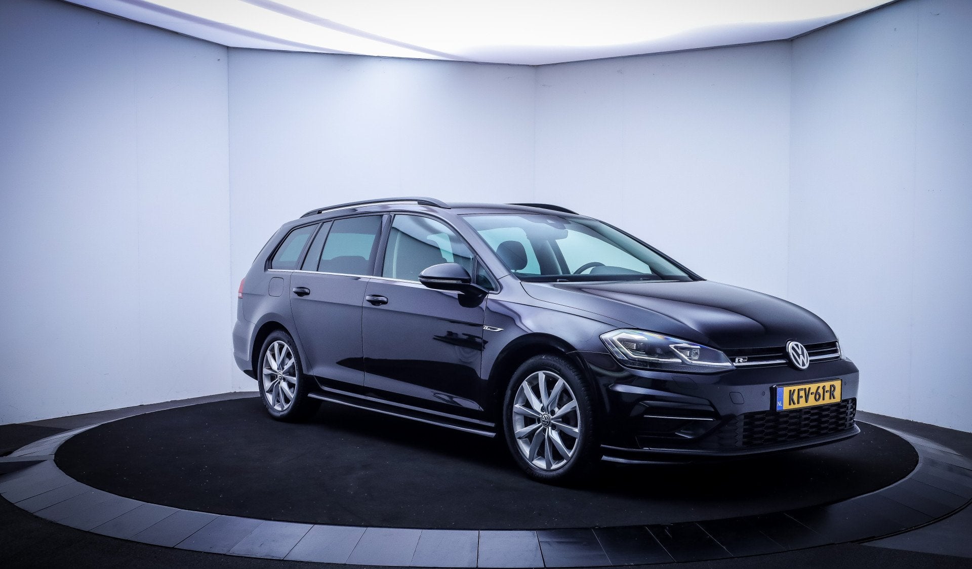 Volkswagen Golf Variant 1.5 TSI DSG R-LINE ERGOCOMF. + MASSA, Zwart, 4 cilinders, Zwart, Origineel Nederlands
