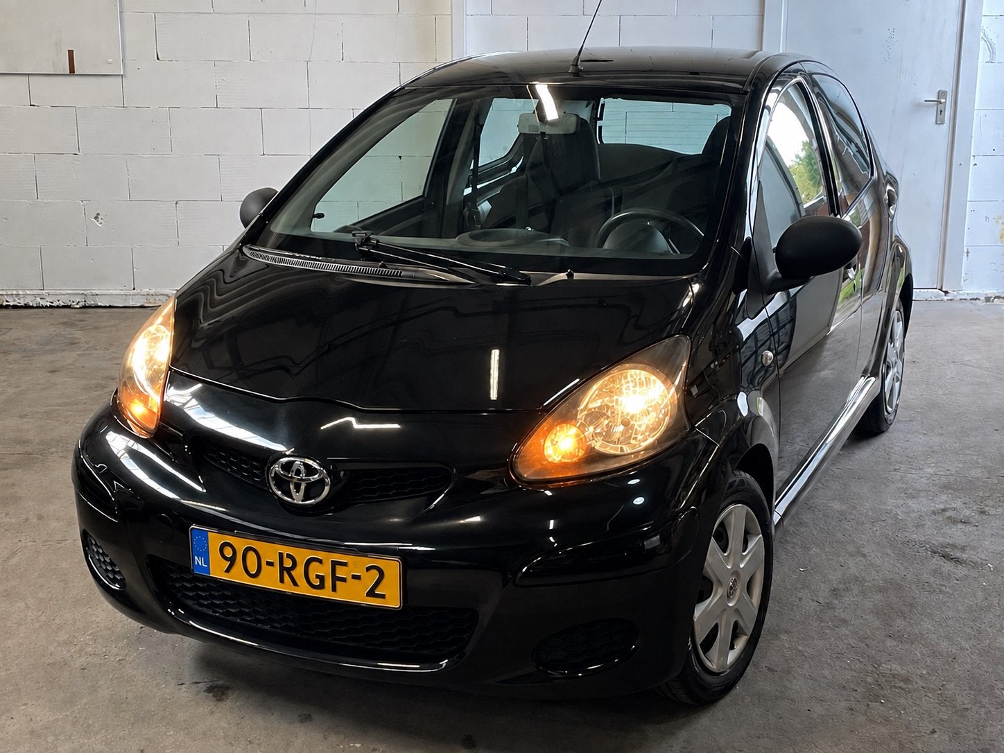 Toyota Aygo 1.0 5DRS • 1-EIG • NAP • AIRCO • IN NETTE STAAT!, Auto's, Voorwielaandrijving, 4 stoelen, Origineel Nederlands, Bedrijf