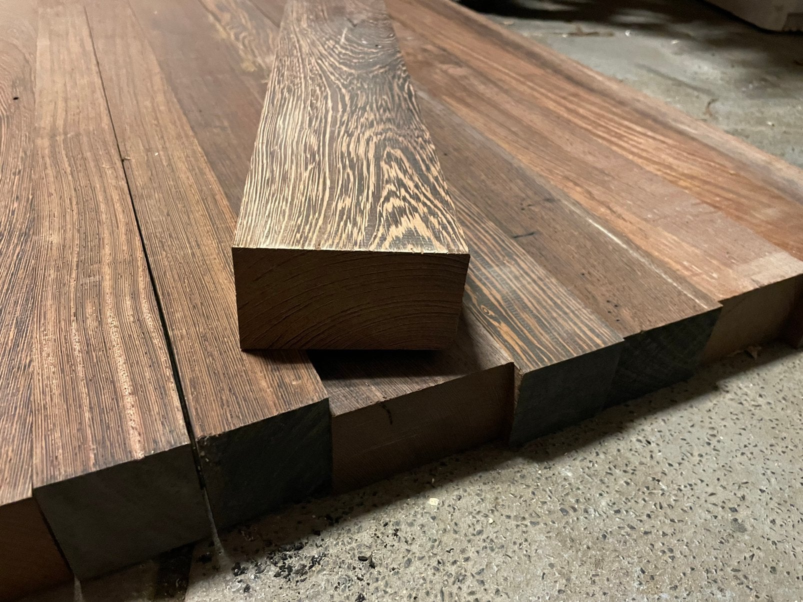 Wenge balken wenge balkjes draaihout, Ophalen, Zo goed als nieuw, 50 mm of meer, Balk