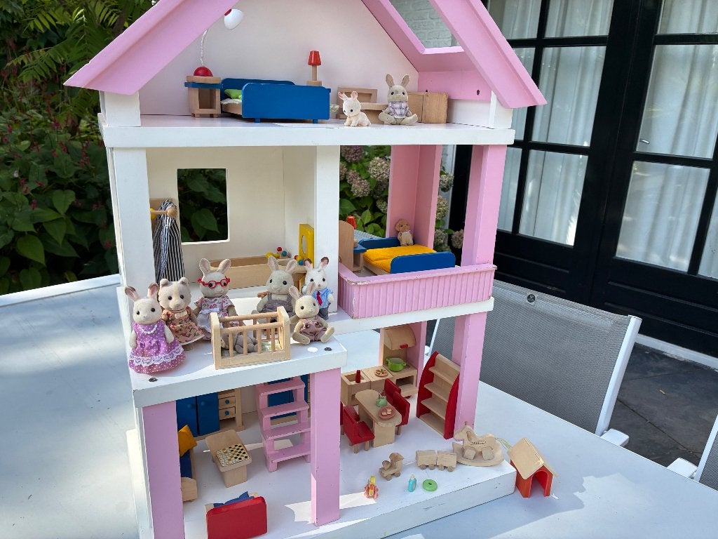 Groot houten poppenhuis met complete inrichting, Ophalen, Gebruikt, Poppenhuis