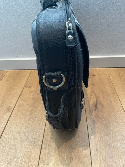 Computertas groot;  degelijke kwaliteit.  G R A T I S, Ophalen, 17 inch of meer, Zo goed als nieuw, Rugzak