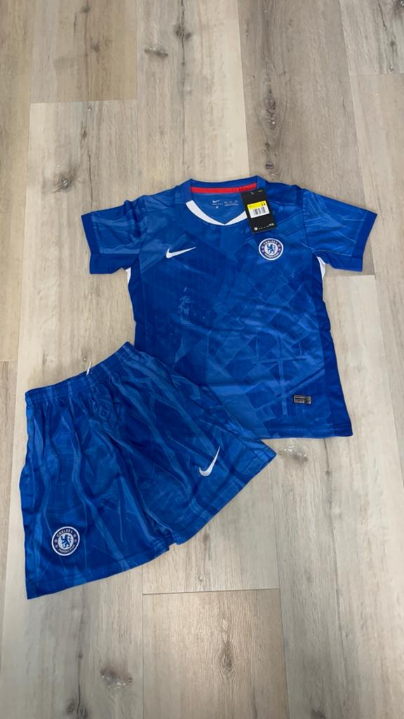 Chelsea tenue nieuw met prijskaartjes ongedragen, Nieuw, Overige maten, Voetbal, Verzenden