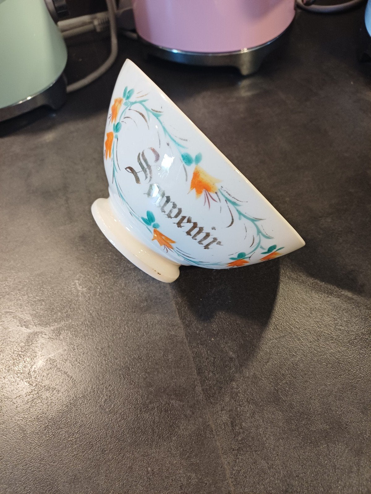 Mooie Franse Spoelkom met goud opdruk Souvenir en bloemetjes, Verzenden