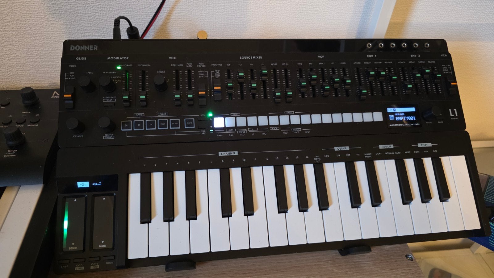 Donner L1 analoge synth (sh101), Muziek en Instrumenten, Synthesizers, Ophalen, Zo goed als nieuw, Overige aantallen, Overige merken