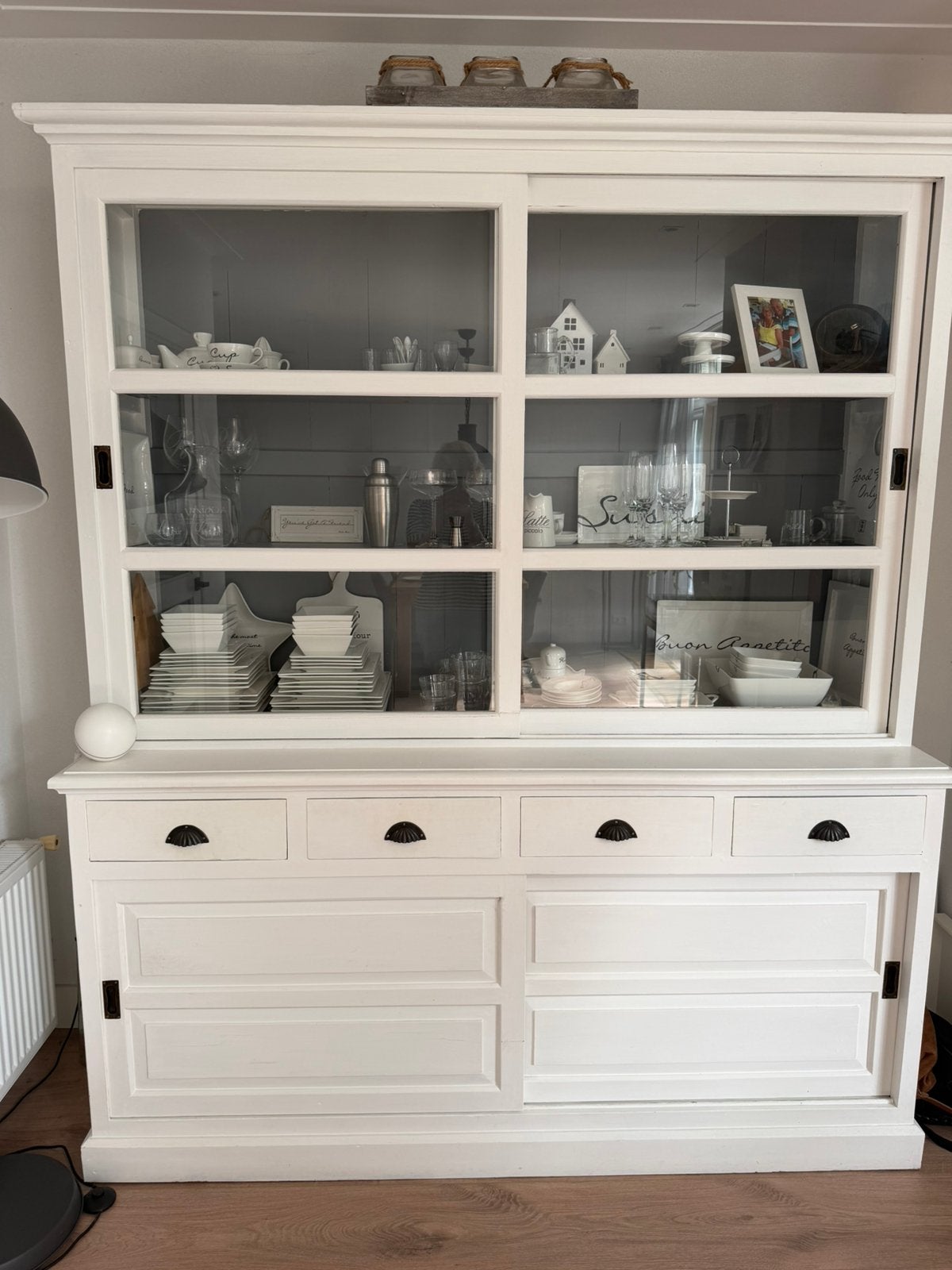 Te koop mooie witte buffetkast met veel opbergruimte., Ophalen, Zo goed als nieuw, 25 tot 50 cm, 200 cm of meer