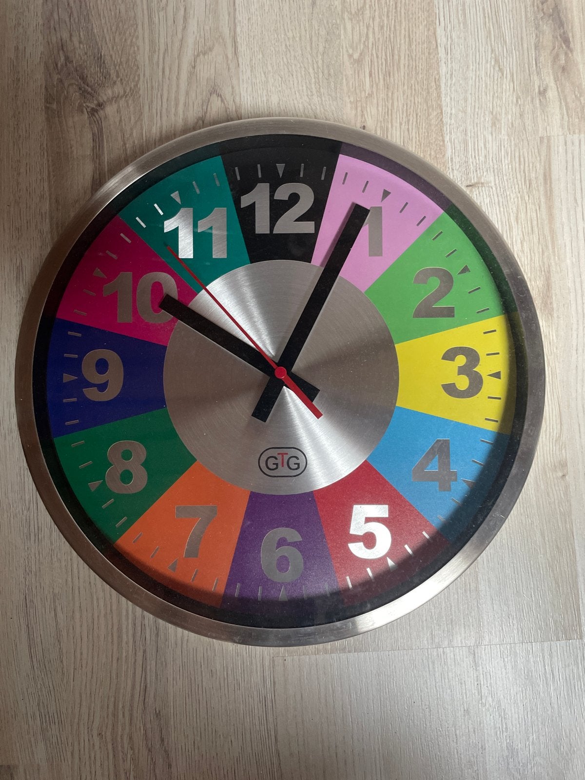 Kleurrijke Kinderklok - Wandklok met Grote Cijfers, Ophalen, Analoog, Zo goed als nieuw, Modern
