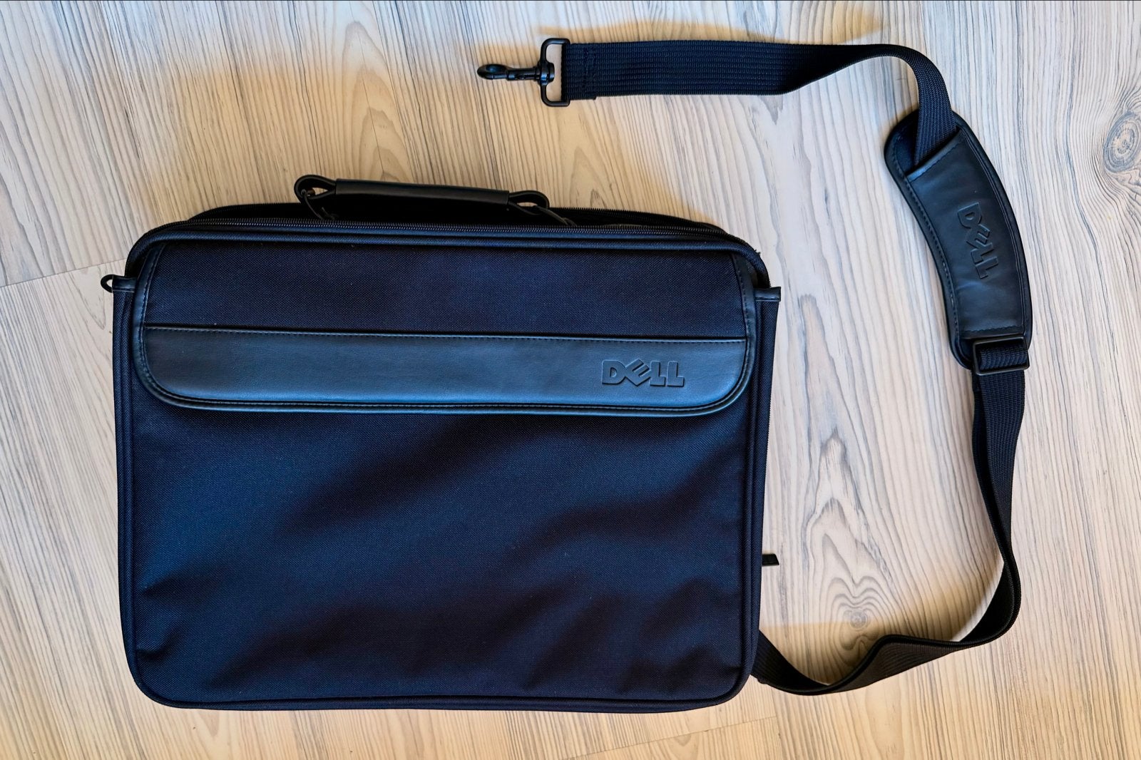 Dell Laptoptas - Zwart, 16 inch, met schouderband, Computers en Software, Laptoptassen, Gevoerd laptopvak, Ophalen of Verzenden