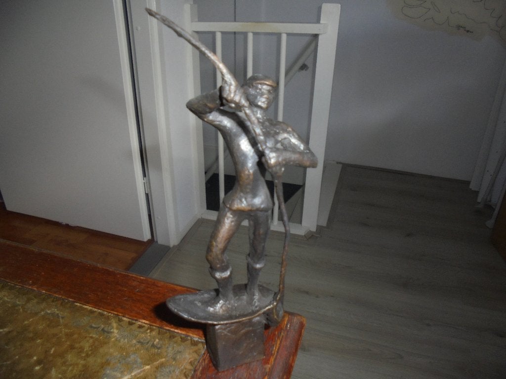 massief brons beeld de beugelaar gesigneerd tineke bot, Antiek en Kunst, Kunst | Beelden en Houtsnijwerken, Ophalen of Verzenden