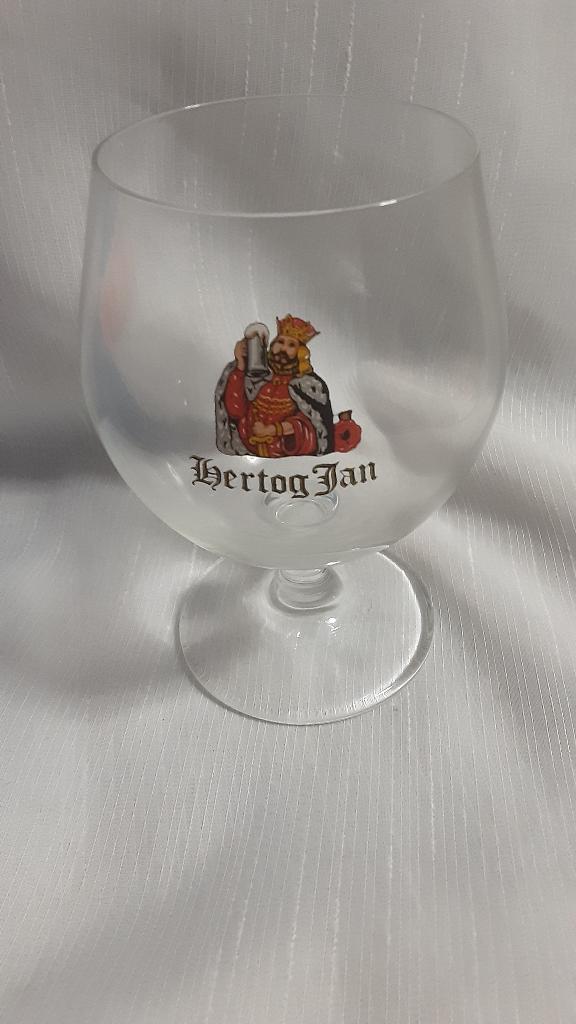 HERTOG JAN glas met rode logo (nr. 1), Verzamelen, Glas en Borrelglaasjes, Ophalen of Verzenden, Zo goed als nieuw, Bierglas