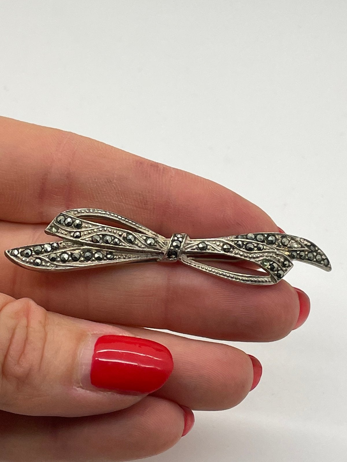 F271 Prachtige zilveren broche met markasiet, Ophalen of Verzenden, Zilver, Broche, Met edelsteen