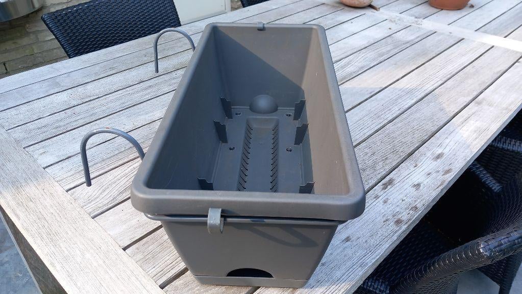 Bloembakken voor aan balkon , vrijwel nieuw, Kunststof, Minder dan 30 cm, Balkon, Ophalen of Verzenden
