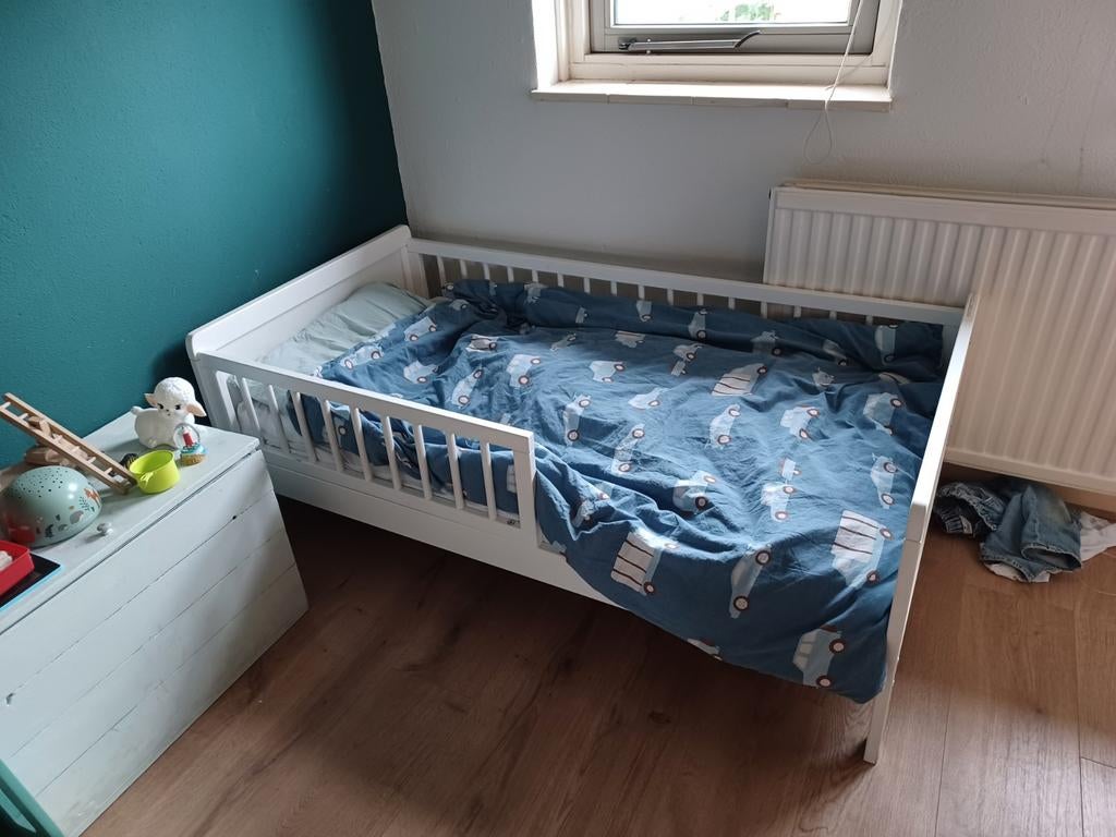 Wit peuterbed van Petit Amelie, Ophalen, Gebruikt, 70 tot 85 cm, Matras