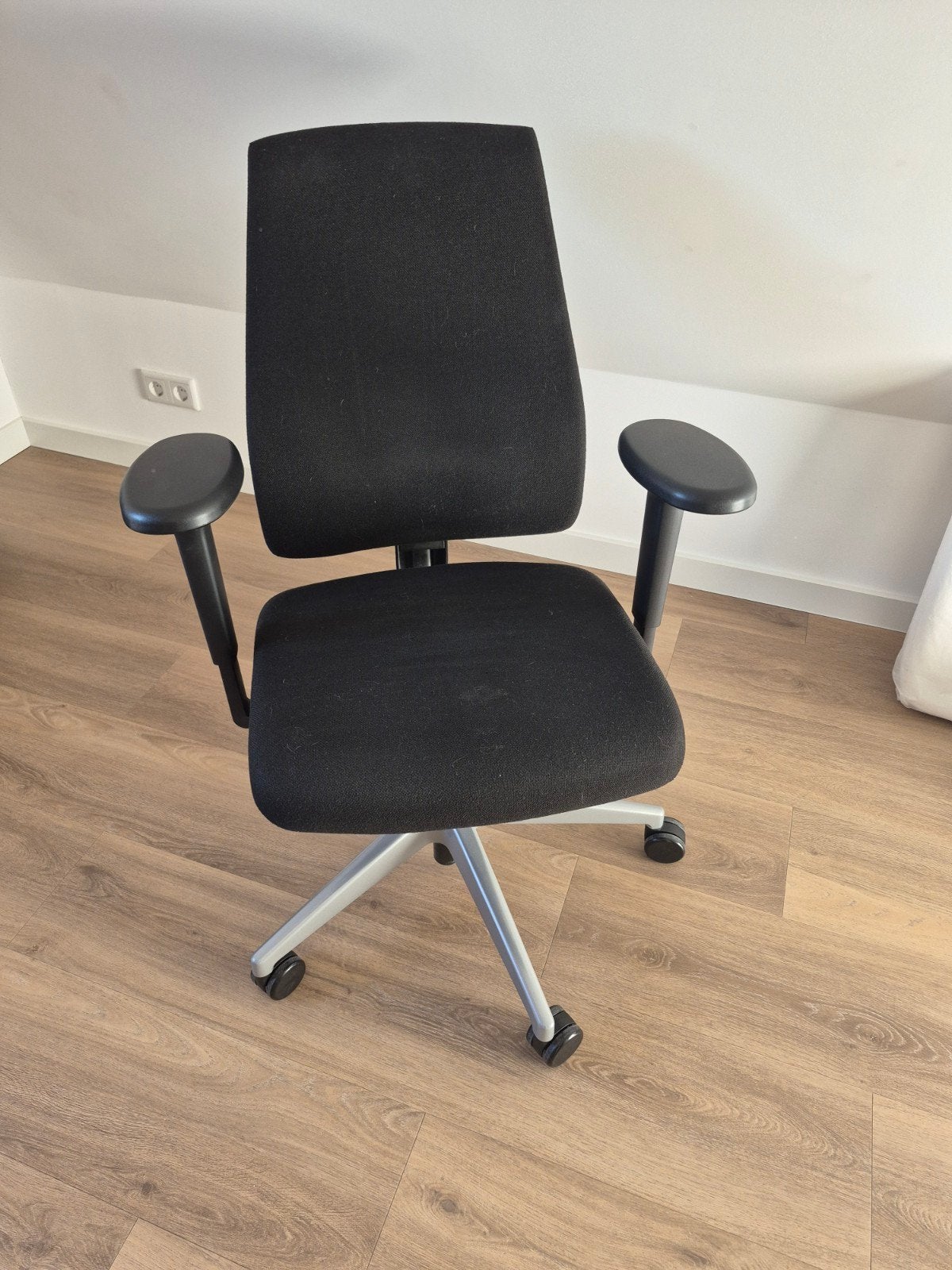 Stevigen nette Interstuhl 154G bureaustoel te koop, Ophalen, Zo goed als nieuw, Zwart, Bureaustoel