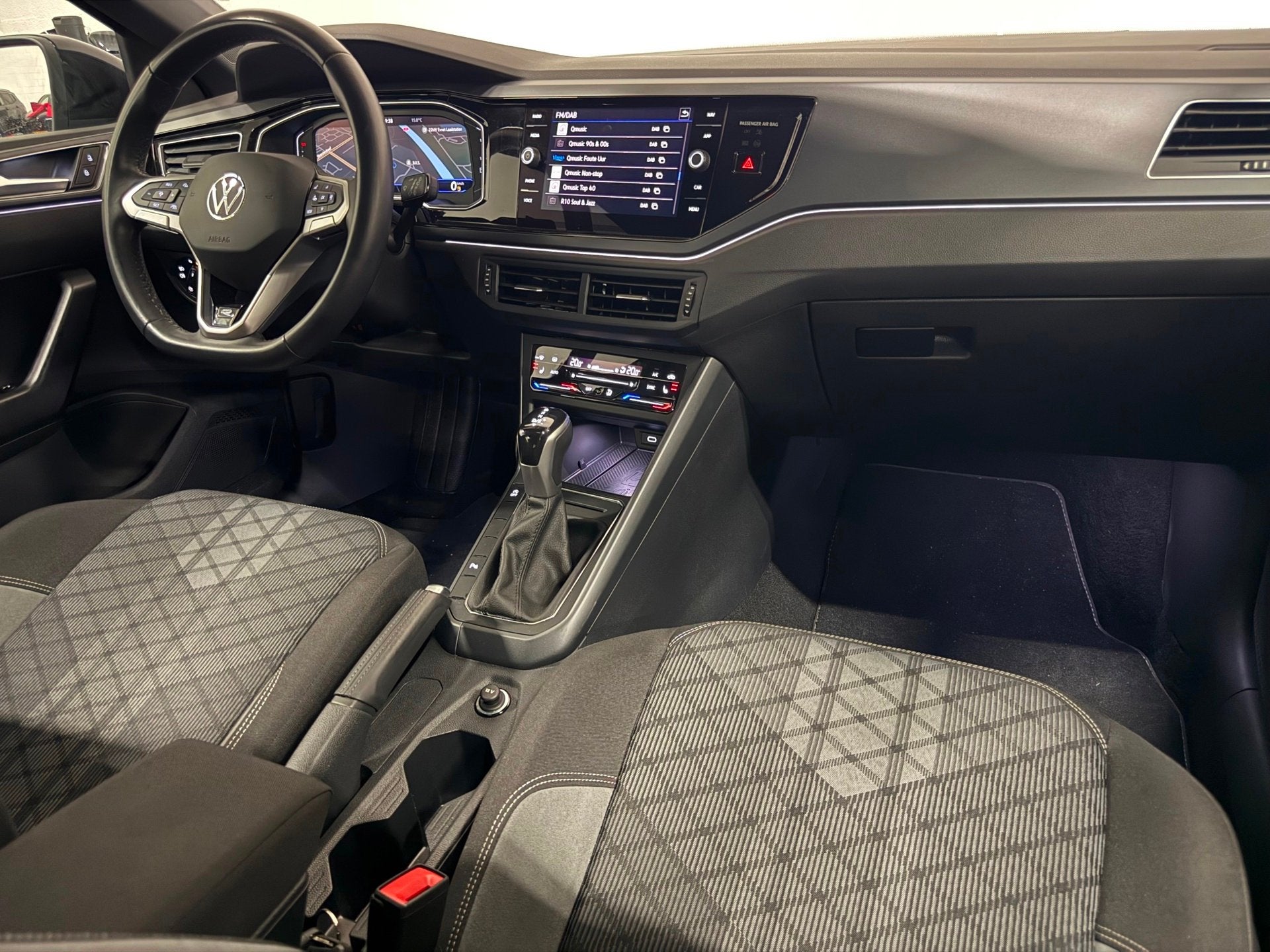 Volkswagen Taigo 1.0 TSI 3 x R-Line Blackpack Pano Keyless C, Auto's, Dealer onderhouden, Stof, Gebruikt, Zwart