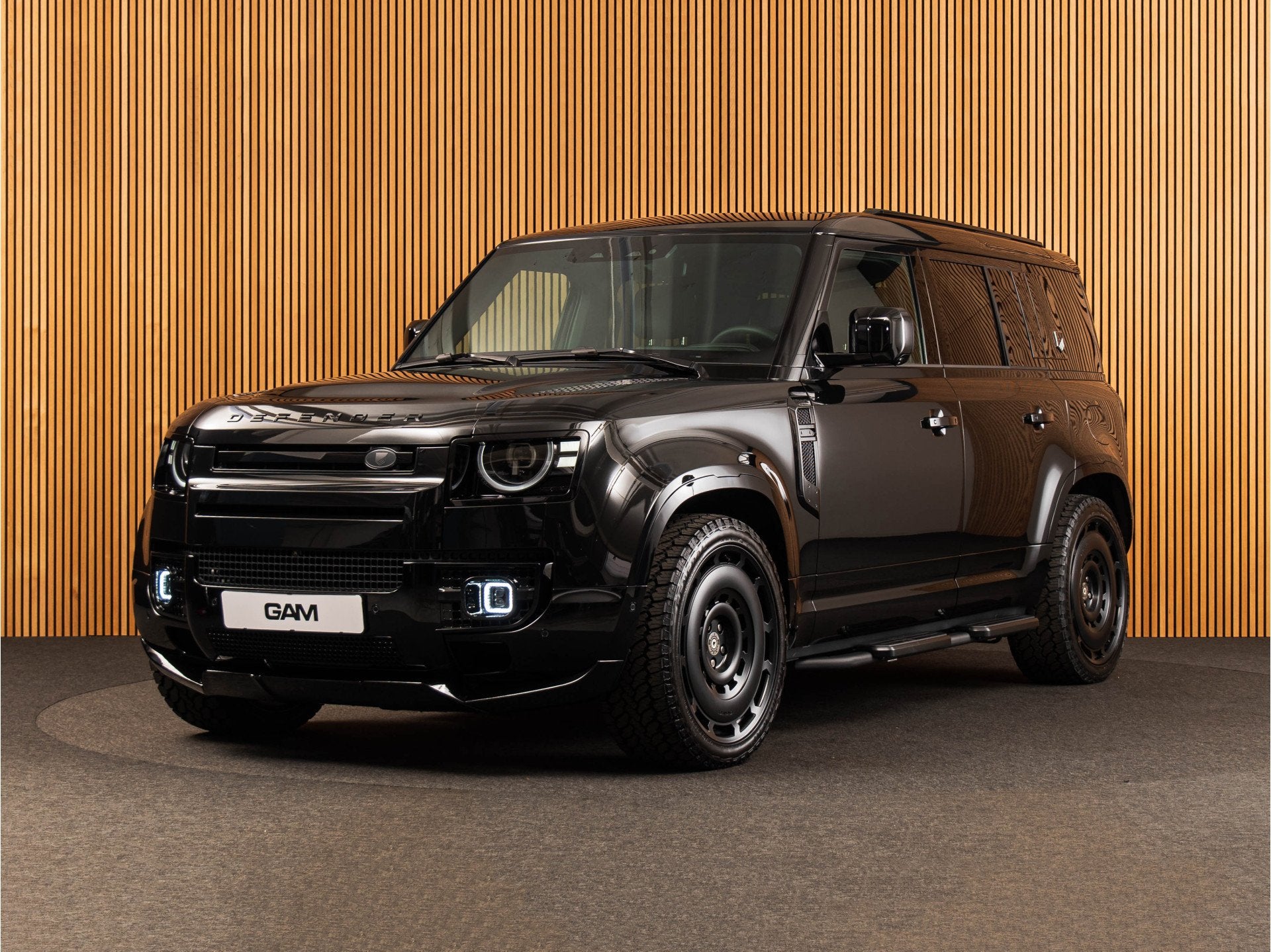 Land Rover Defender 110 2.0 P300e 110 X-Dynamic HSE HERITAGE, Automaat, Gebruikt, 4 cilinders, Zwart